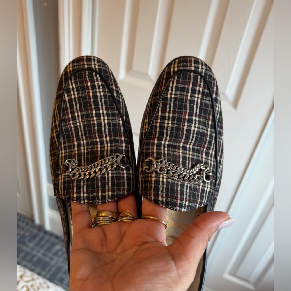 Sam Edelman Checkered Loafers with Silver Chain
Women’s Size: 8.5 - Picture 7 of 8